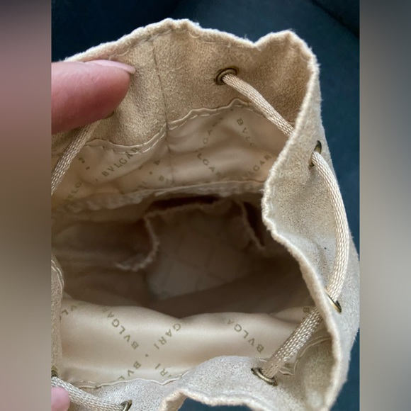 NWOT Bvlgari Travel Makeup Toiletries Organizer Drawstring Cream Cloth Gold Bag - Picture 5 of 11